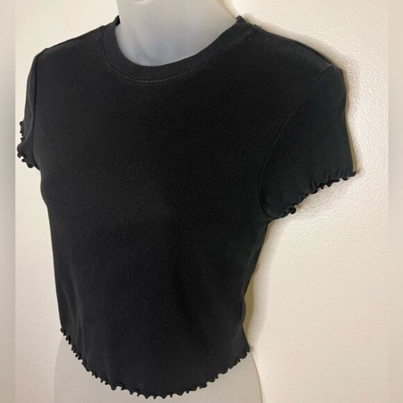 Forever 21 Black Ribbed Cropped Short Sleeve Top Size Medium - Picture 3 of 5